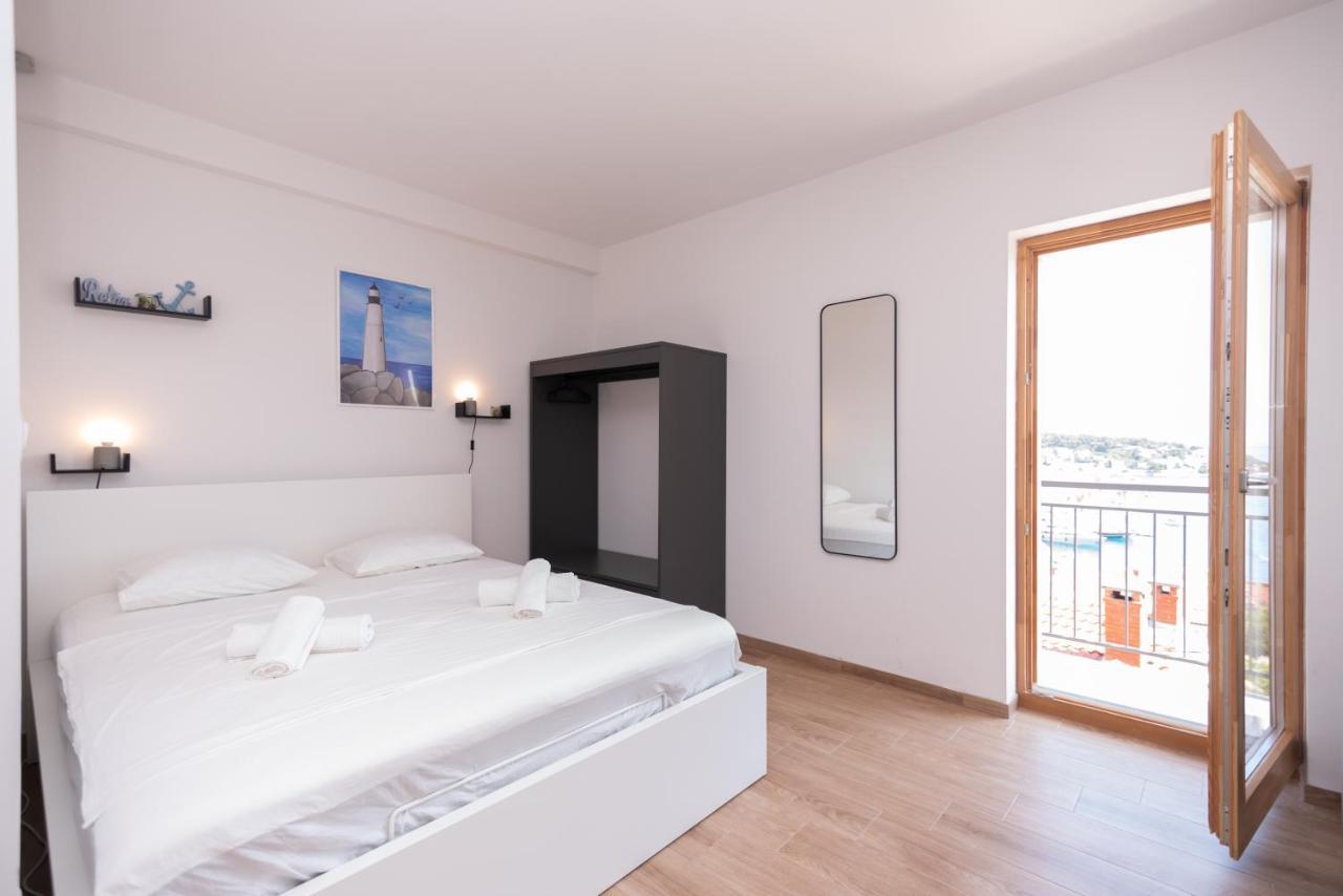 Brand New Apt W Balcony & Perfect Seaview At Center Hvar Town Exterior photo