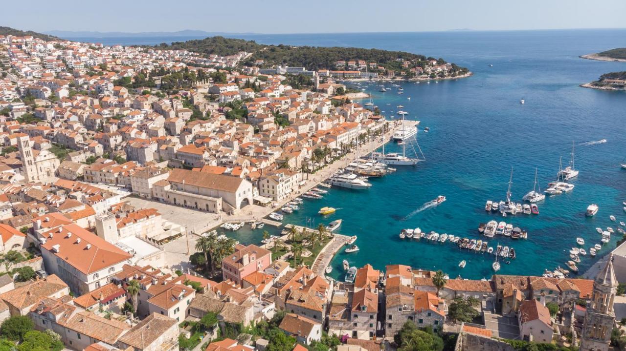 Brand New Apt W Balcony & Perfect Seaview At Center Hvar Town Exterior photo